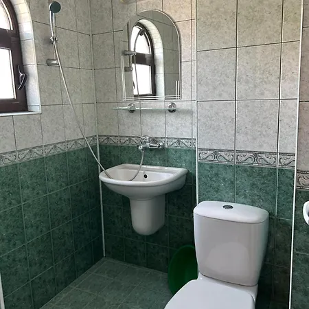 къща